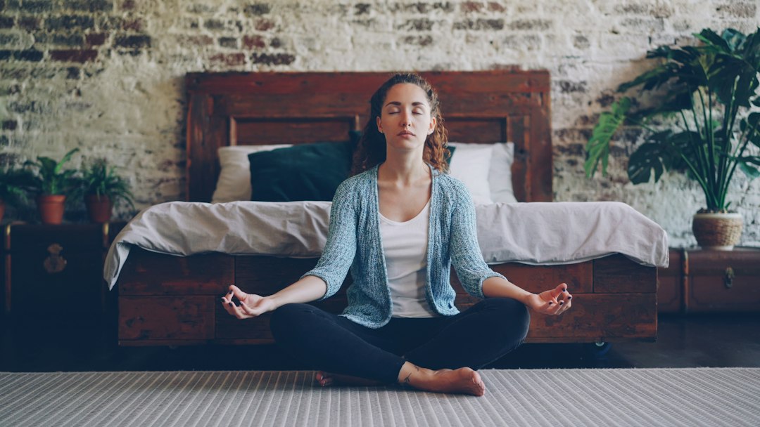 Natural Ways to Reduce Mental Chatter Before Bed: 7 Evidence-Based Techniques